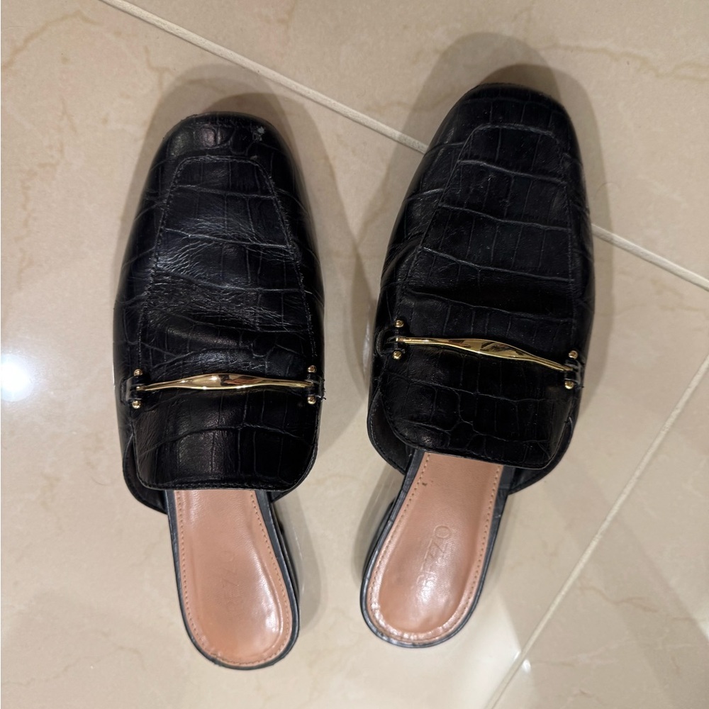 Elegant Black Croc-Embossed Mules with Gold Accent